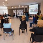 El personal de la Facultad de Medicina se capacitó para aprender sobre salud postural